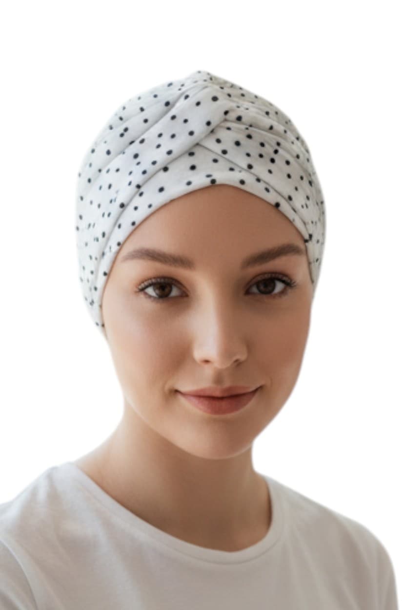 Sara biała w groszki