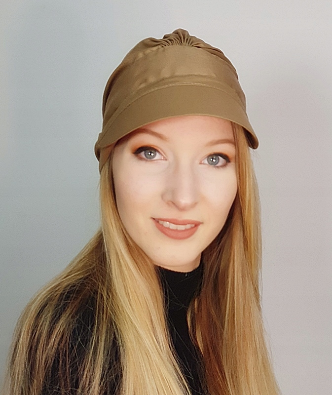 Tess z daszkiem 001